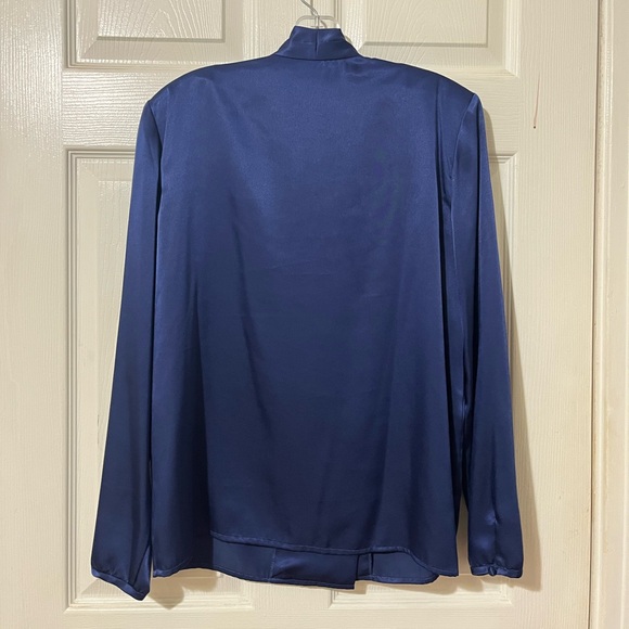 Elegant Blue Blouse - Picture 2 of 2